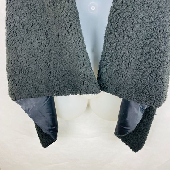 Marcus Allen Sherpa Black Tiered  Flowy Vest - Picture 3 of 8